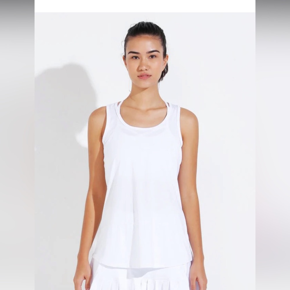 NWT! Dona Jo Day Glow Tank. Size Medium in white.